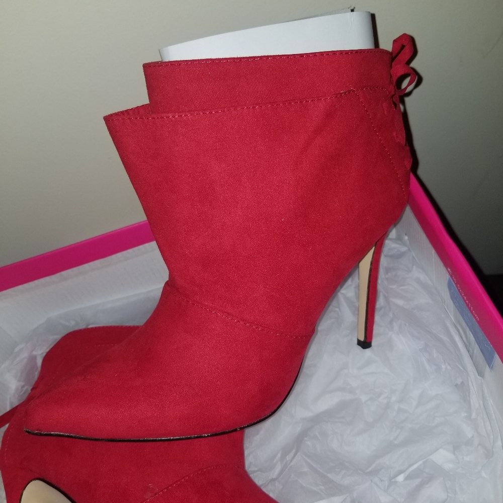 JusFab red ankle booties never worn.